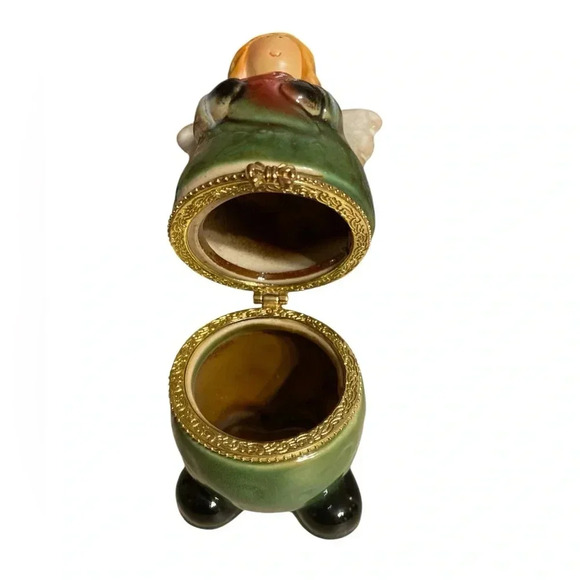 Angel trinket box. She is holding a red heart with “joy” on it. - Picture 4 of 6